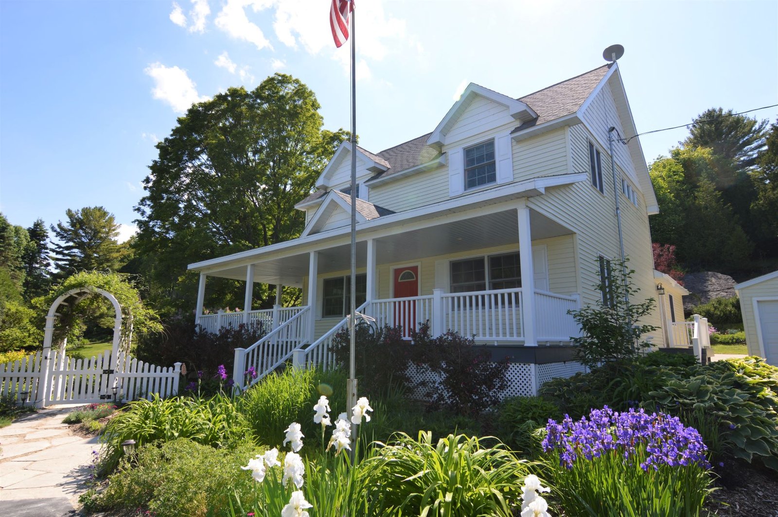 Carraig Mor cottage and garden, Baileys Harbor, Door County